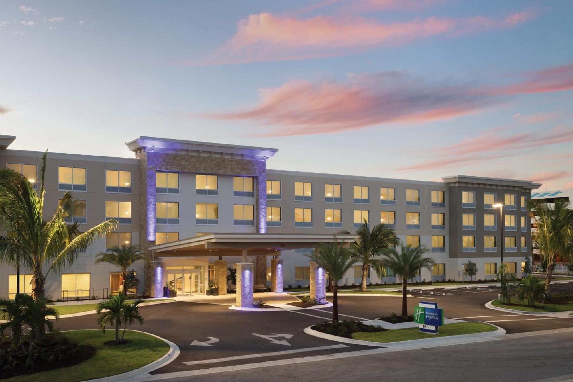 Holiday Inn Express Cape Canaveral By Ihg Dış mekan fotoğraf